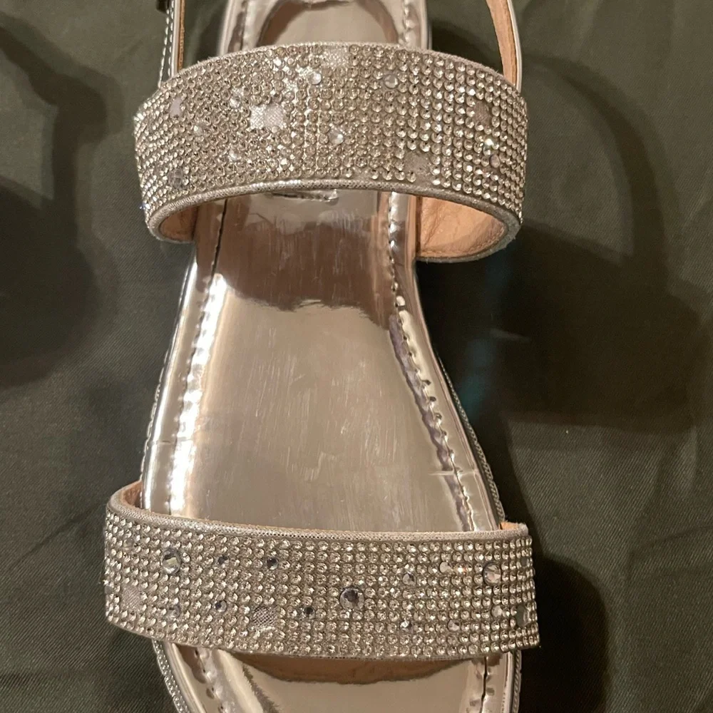 Badgley‎ Mischka Silver Sandals size 4